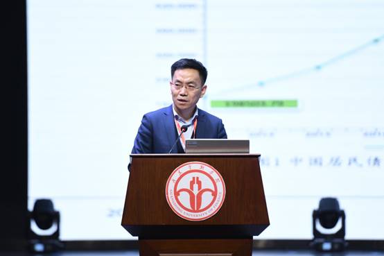 中央财经大学副董事长李建军